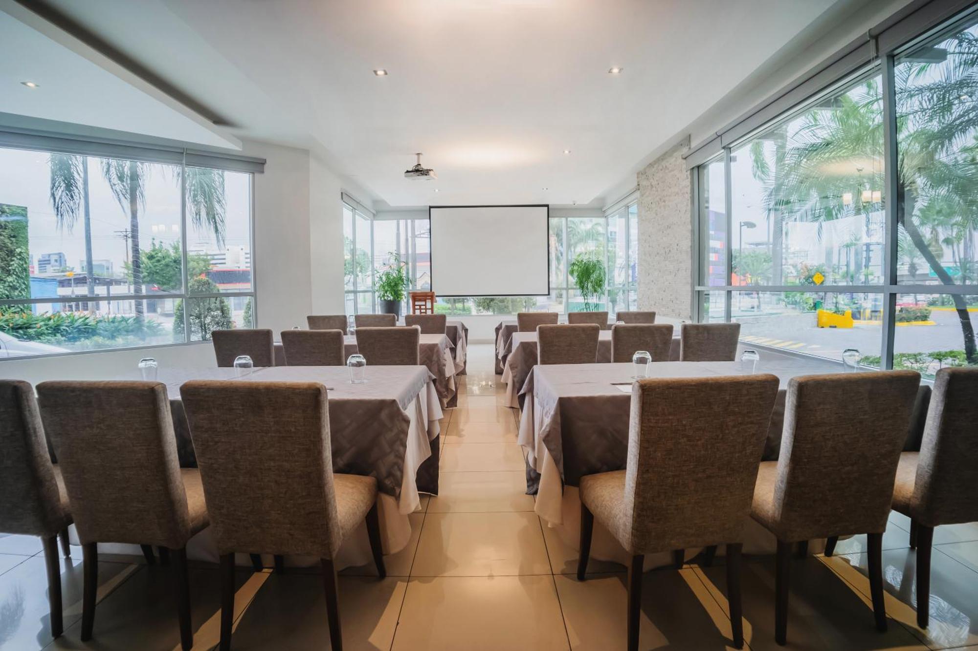 מלון Wyndham Garden גוויאקיל מראה חיצוני תמונה